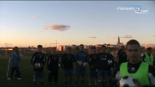 Tréverkið frá miðju: U21 árs landsliðið - Tveir hittu í slánna