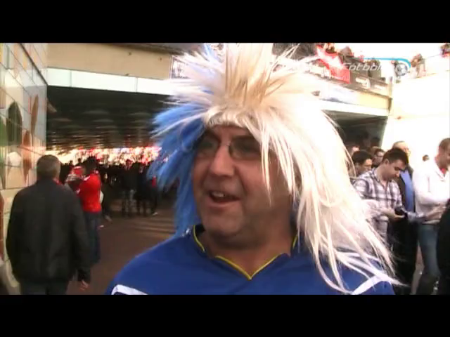 <b>Götuspjall á Englandi:</B> Stuðningsmenn Cardiff dýrka Aron